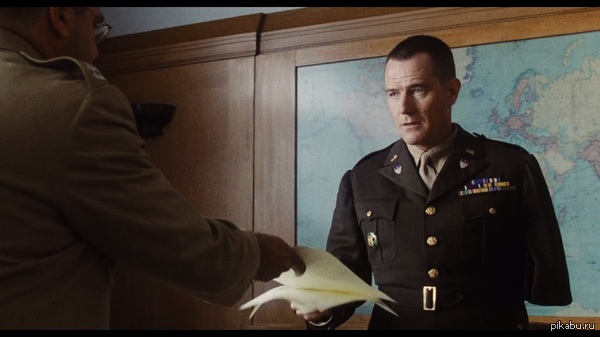 Все-таки Гейзенберг не был задротом и служил в армии :)  Даже руку вот потерял.   1998 год, "Спасти рядового Райана"