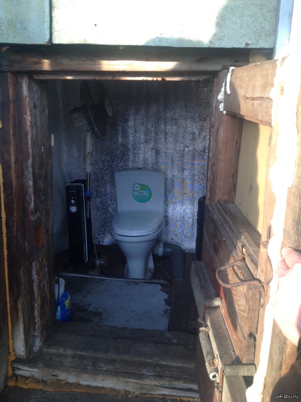 Утепленный туалет в Листвянке :)