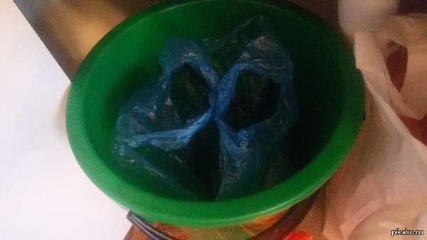 Зашел выбросить мусор. | Пикабу