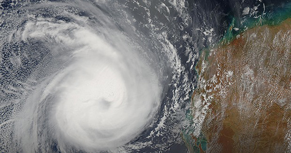 Стихийные бедствия связанные с явлениями в гидросфере. Tropical Cyclone. Стихийные явления. Стихийные явления в гидросфере. Бедствия в гидросфере.