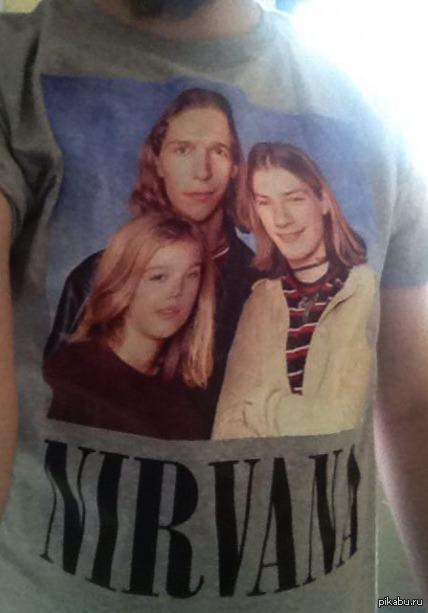 Папа купил мне футболку с моей любимой группой....