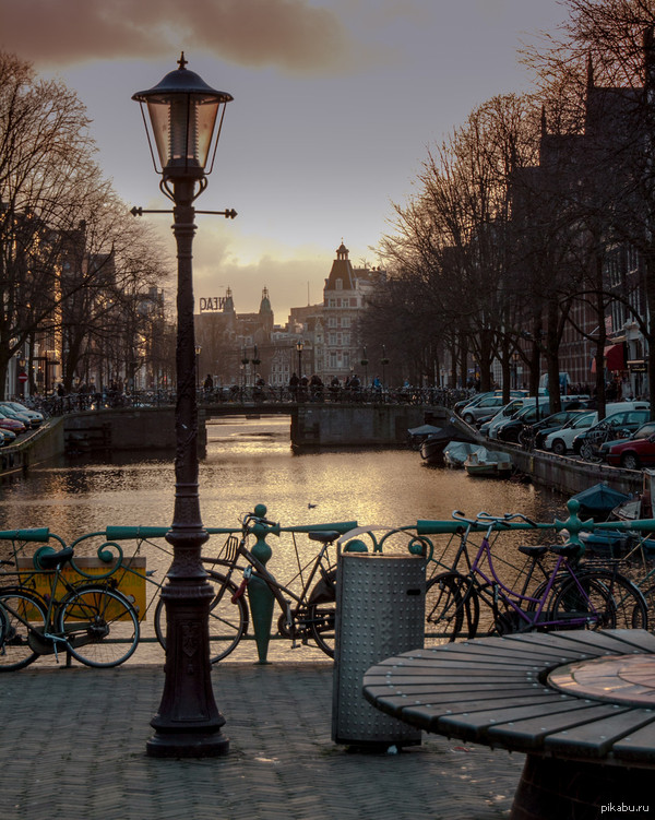 Amsterdam. by Mariano Espallargas.