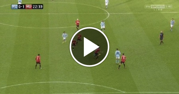 Sergio Aguero vs Manchester United defense. - GIF, English Premier League, Aguero, Manchester city, Manchester United, Football