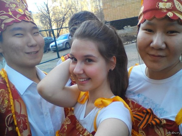 Парень слева явно что то задумал