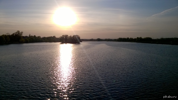 Закат над озером