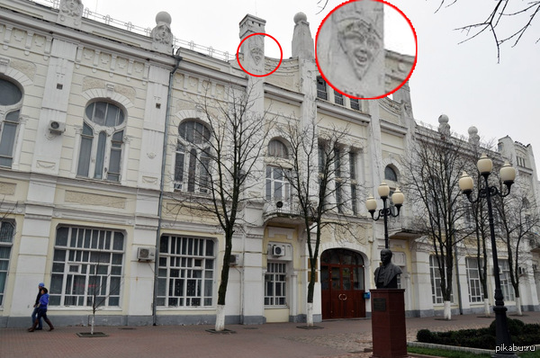 Чертик на администрации города Ейск