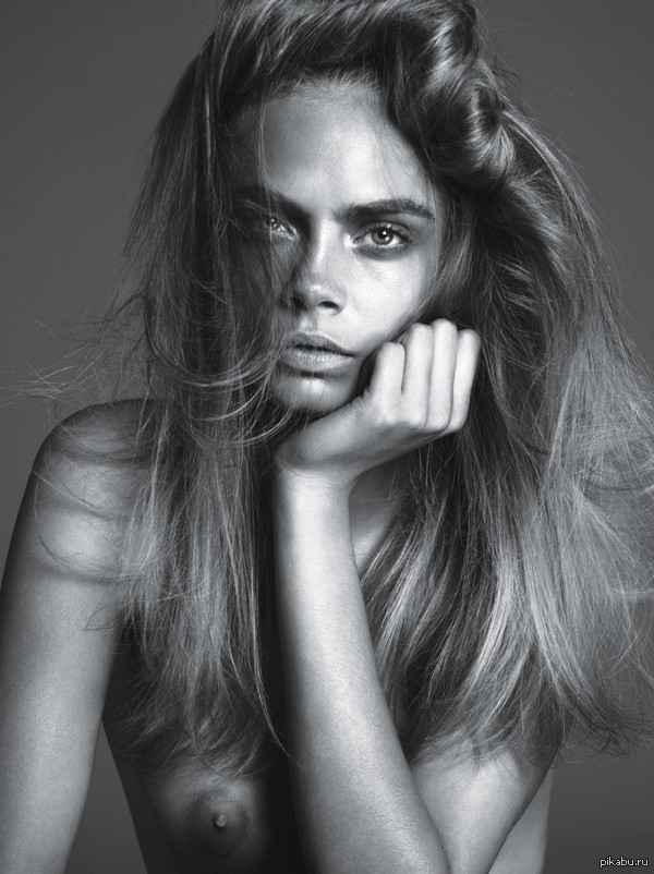 This is Cara Delevingne and she's talking about the sexism of superheroes. Question to the audience: why is she selling her nude photos? - NSFW, Cara Delevingne, The photo, Sexism, 
