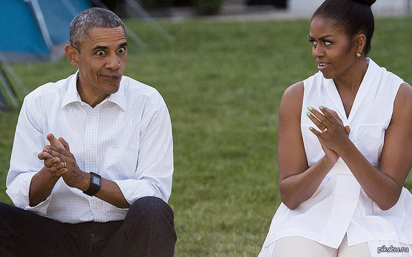 Обама зашел в гости к девушкам-скаутам, которые расположили лагерь на лужайке Белого Дома.