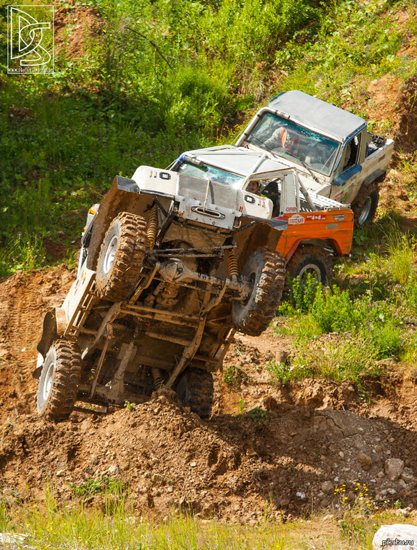 Погода хорошая, УАЗики высоко летают