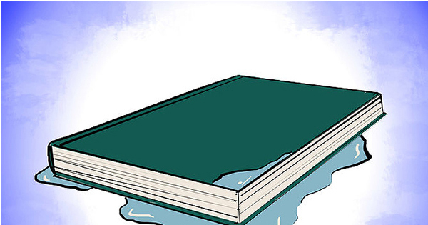 испорченные книги. мокрая книжка. мокрая книга. мокрая книга. влажная книга.