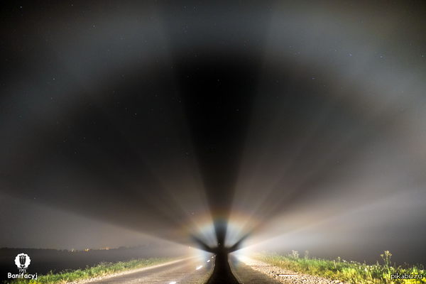 Редкие атмосферные явления - "Брокенский призрак" и туманная радуга - в одном кадре.