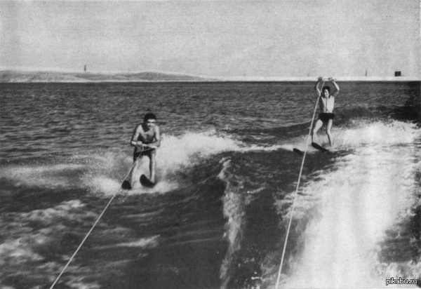 Архивное фото. Катание на водных лыжах г. Жезказган 1965 год. То чувство, когда в 60-х отрывались круче чем сейчас.