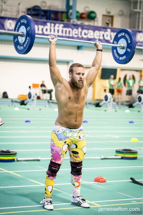 Брутальный атлет.