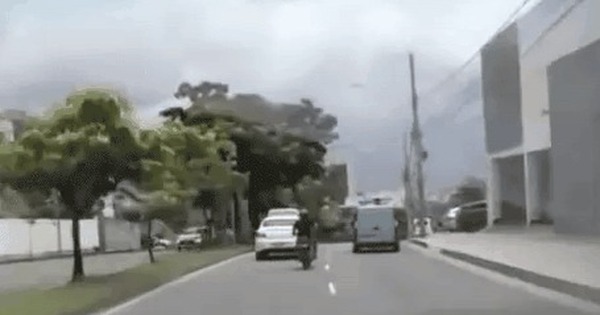 Severe biker and instant karma - Fail, Hit, Moto, Bikers, Karma, GIF, Motorcyclists