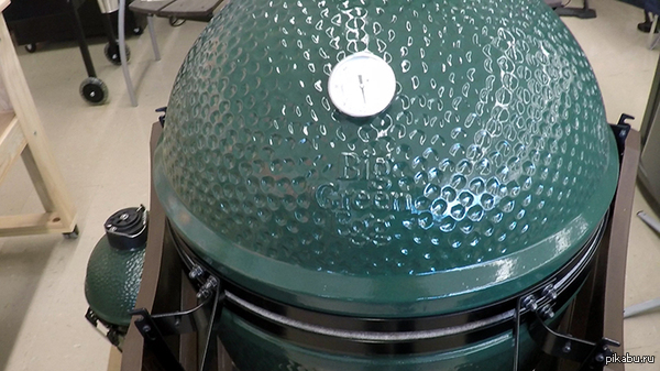 Big Green Egg https://www.youtube.com/watch?v=3Y1jwxWwteI 