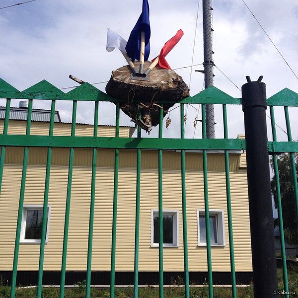 Ко дню города повесили флажки