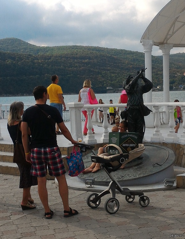 Мужик сделал свой выбор в пользу шампанского!