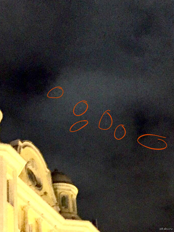 Светящиеся объекты в небе хаотичного порядка, что это?