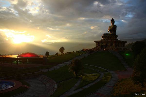 Равангла, штат Сикким, почти сорокаметровая статуя Будды Татхагата Цал.