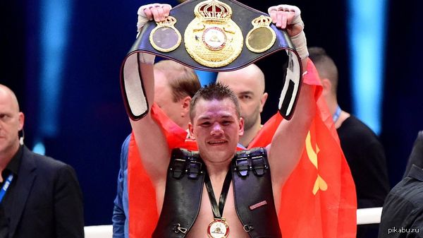 Российский боксер Федор Чудинов победил британца Фрэнка Буглиони и защитил титул WBA