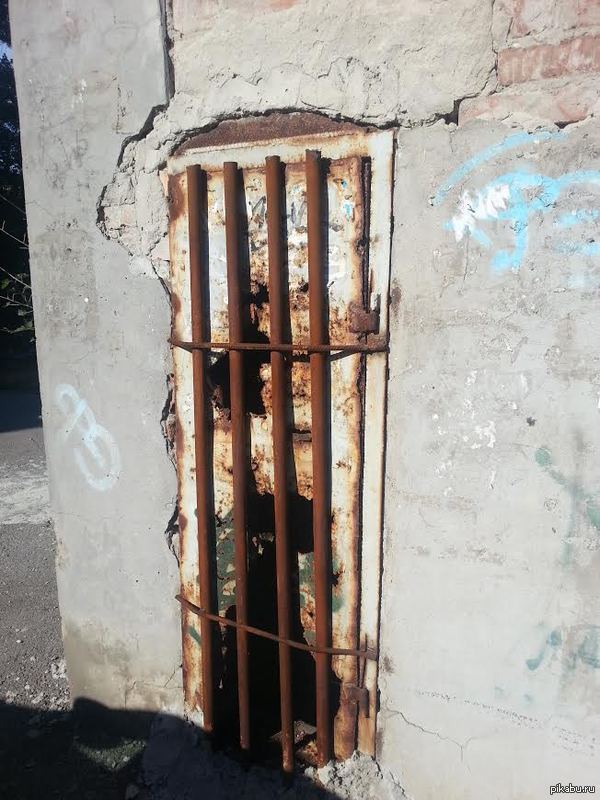 как будто вход в подземелье:)