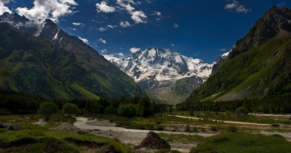 Авито балкария. Уллу Тау Кавказ. Гора Уллу Тау КБР. Архыз Уллу Тау. Гора Уллу Тау озера.