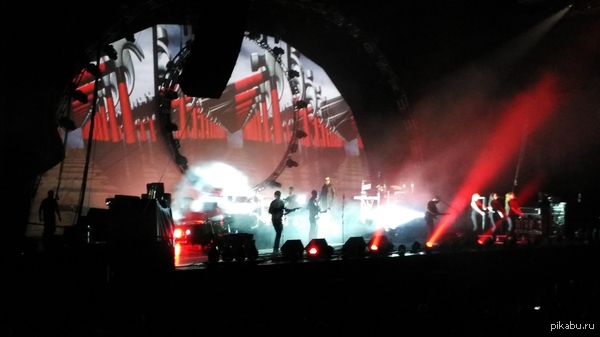 Brit Floyd    .     .   - .