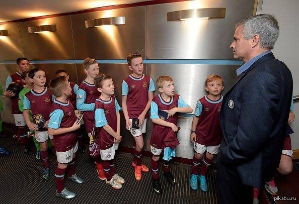 Президент Вест Хема Девид Голдман, подшутил на Жозе Моуринью после победы своей команды над Челси (2:1).