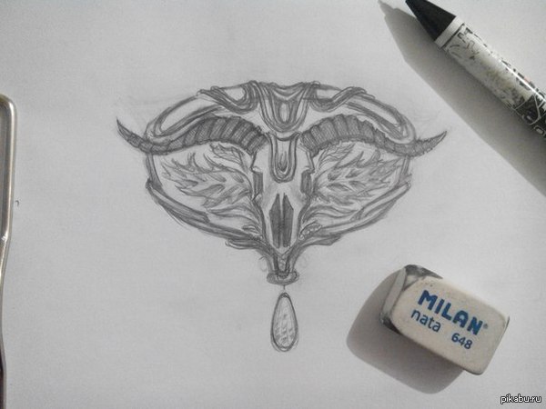 Нынче клепаю эскизы. Хочется чего-то готишно-страшного)))