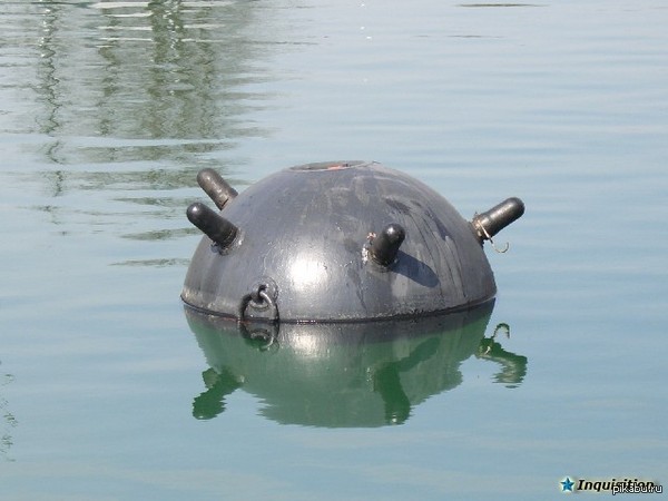 Эта противорекламная мина плывёт, чтоб потопить корабль в шапке сайта