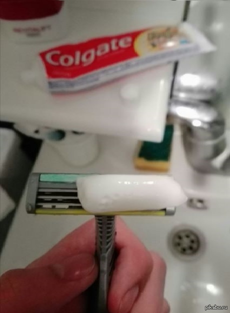 Когда пьяный пытаешься почистить зубы | Пикабу