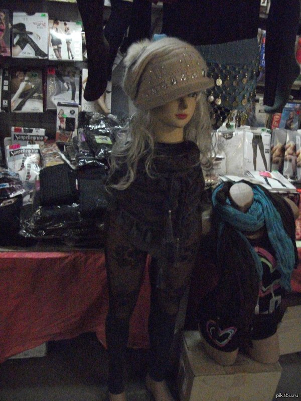 Просто манекен в магазинчике. Киев, 2012