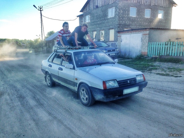 Цени своих друзей и никогда их не бросай.   В этом мире слово "друг" не просто слово, не забывай,  Это опора твоя и твоя основа!