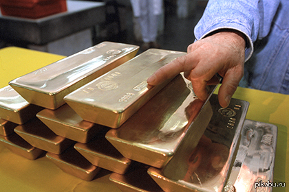 Банк покупает золото. Слиток золота. Слиток золотой. Слитки российского золота. Банковское золото.