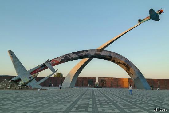 Памятник защитникам неба в туле. Памятник в туле самолеты. Мемориальный комплекс защитникам неба отечества. Тула мемориал защитникам. Мемориал «защитникам неба отечества».