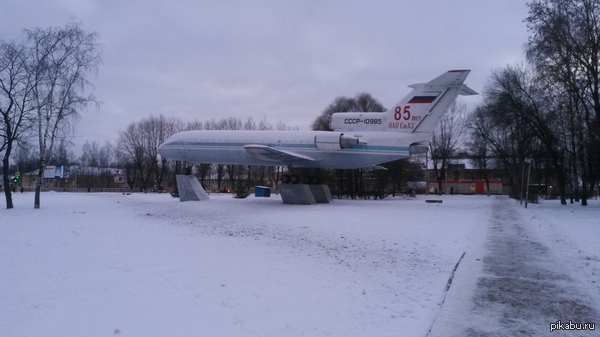 На общей волне. Памятник самолету Як-42. Смоленск