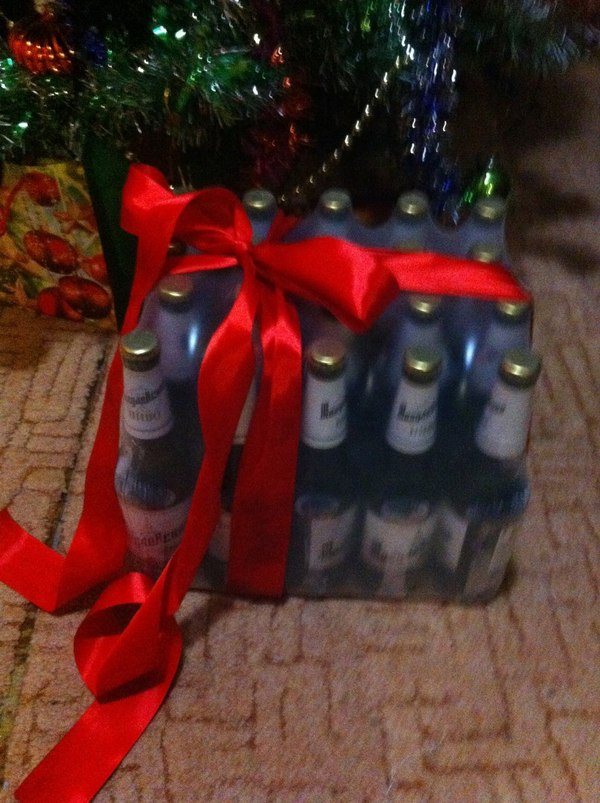 Друг уже положил мне подарочек под елочку