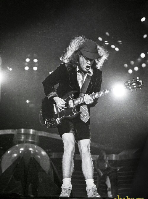 Eh, time..... - Ace DS, Angus Young