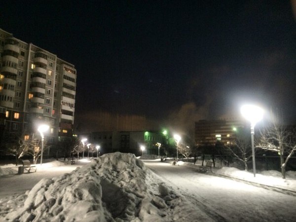 Световые столбы в Екатеринбурге. Повезло оказаться в нужное время в нужном месте.