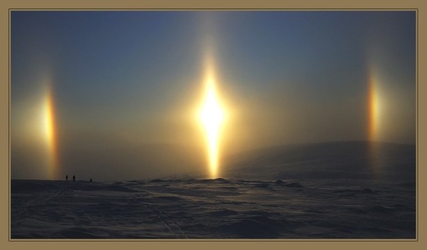 В Питере было на столько мало солнечных дней, что солнце сжалилось, и решило прийти к нам втройне