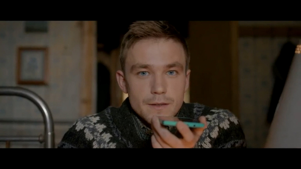 Недавно видел эту рекламу, где писатель забыл ручку. Кто нибудь, скажите ему, что в телефонах еще с 2000-х есть диктофоны