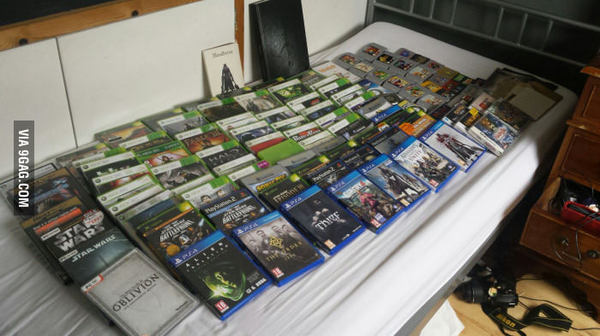 Парень продал всю свою коллекцию игр и все консоли