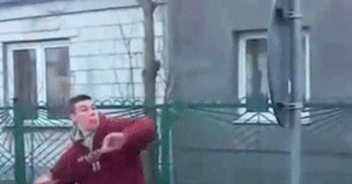 Смайл головой об стену gif