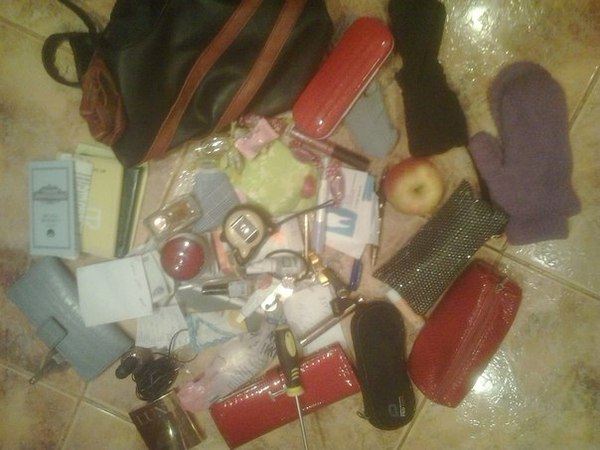 Содержимое дамской сумочки или как впихнуть невпихуемое...