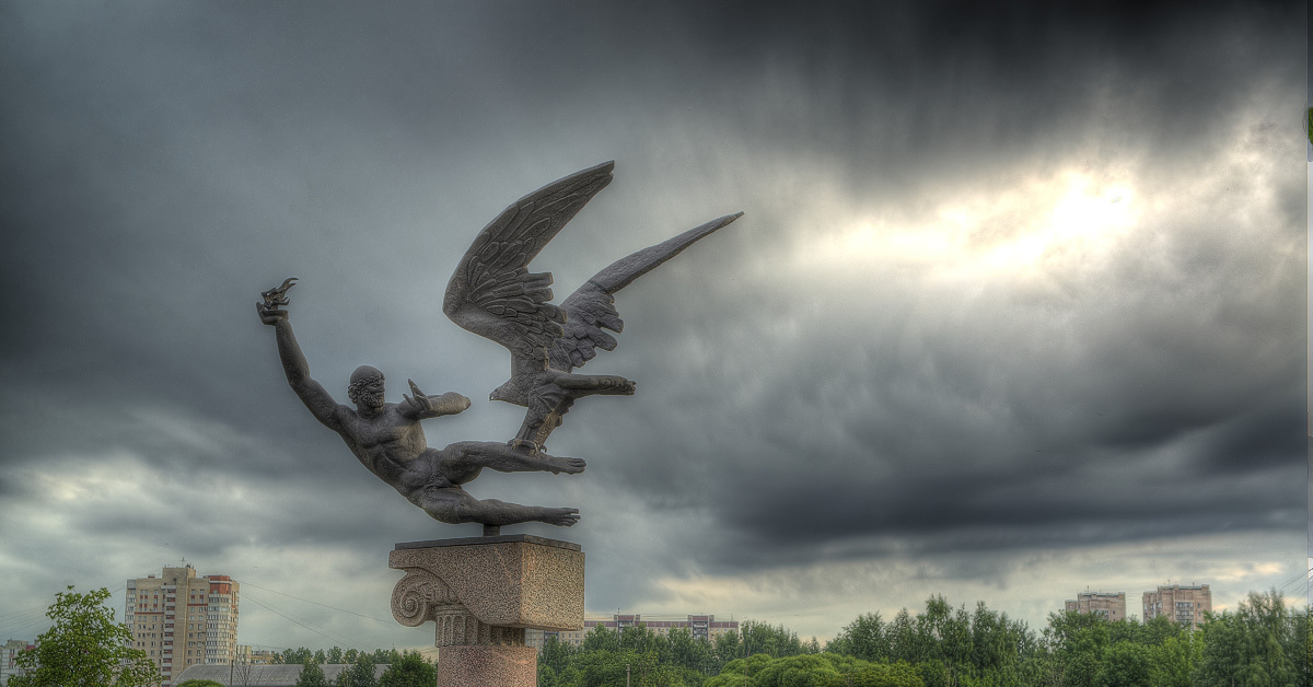 Округ прометей погода в спб. Прометей скульптура в Санкт-Петербурге. Памятник Прометею в Санкт-Петербурге. Парк Прометей СПБ. Калининский район Санкт Петербург Прометей.