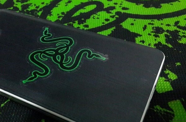 Razer    Droider, Phone Arena,    , Razer