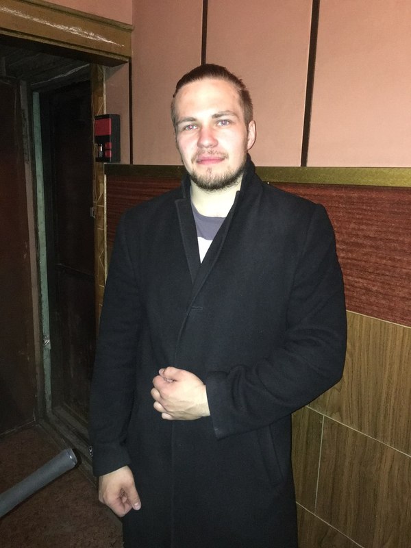 Мой друг, выглядит, как персонаж из 90-ых )