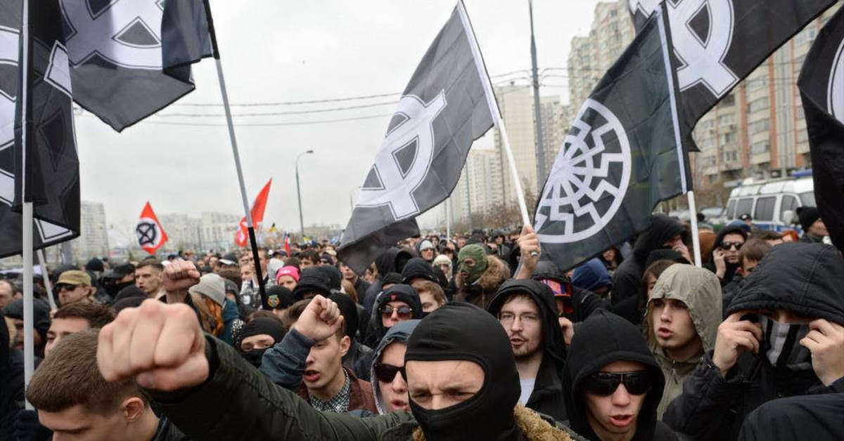 Митинг националистов. Марш неонацистов в Москве. Русский марш 2013 Москва.