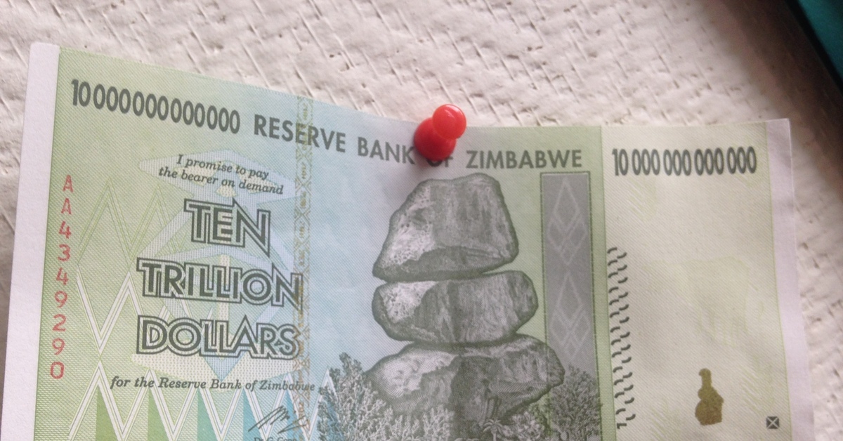 Купюра триллион рублей. Купюра 10 триллионов долларов Зимбабве. Купюра в 10 триллионов зимбабвийских долларов. Купюра 100 триллионов долларов. Зимбабве купюра 10 триллионов.