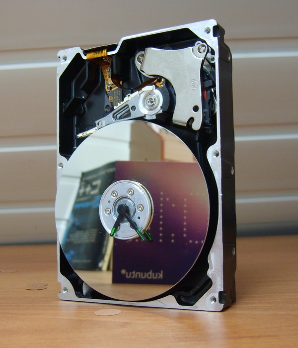 Настольные часы из старого HDD диска